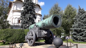 Mosca (Russia): Cremlino. Il cannone dello Zar